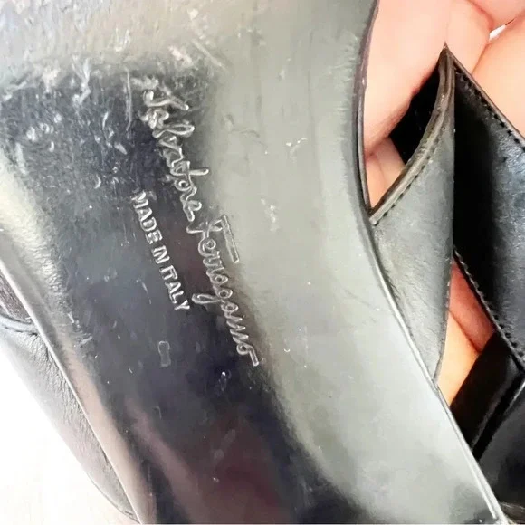 Salvatore Ferragamo Size 7C Black Leather Strappy Sandal Equestrian Hardware Y2K - Picture 9 of 14